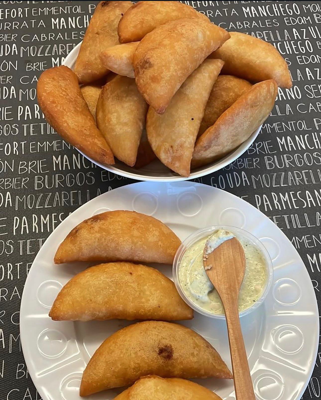Empanadas de carne mechada tradición venezolana