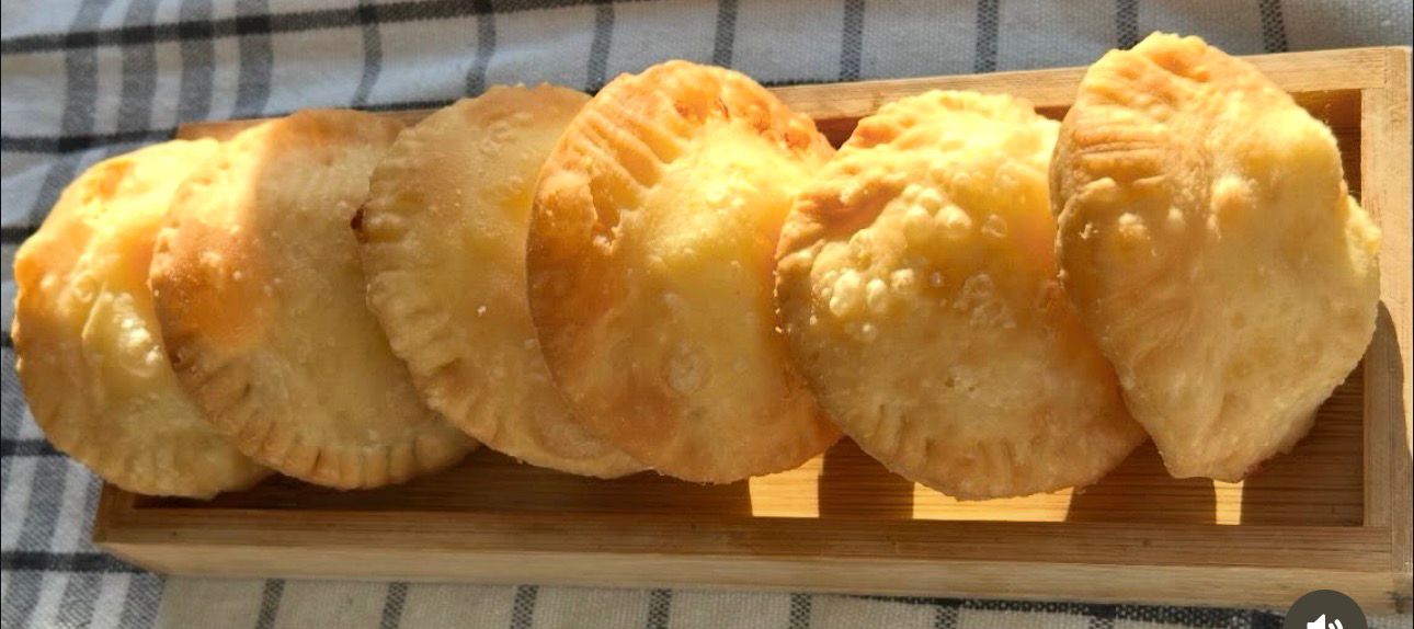 Pastelitos coruña con queso y carne
