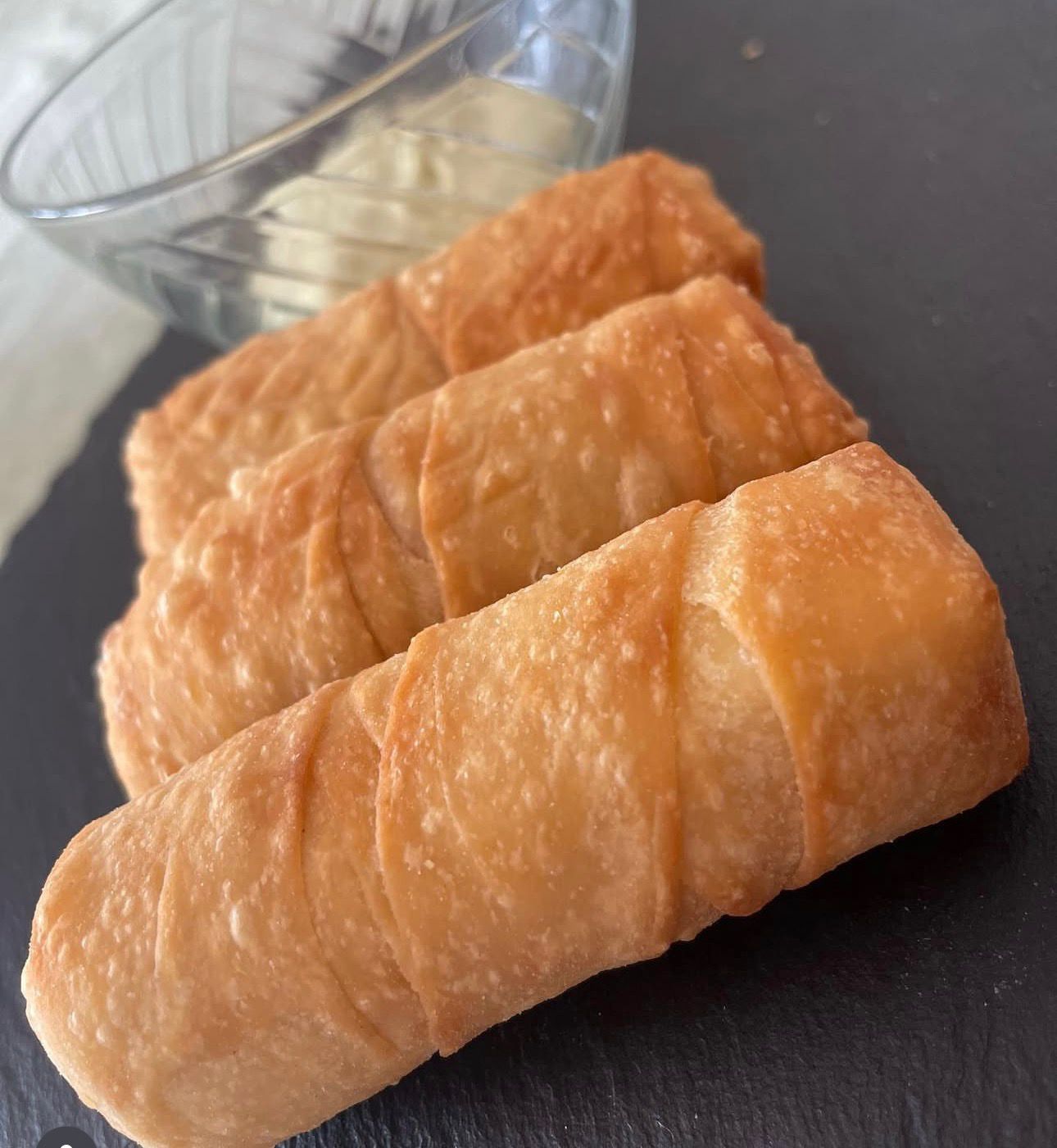 Tequeños venezolanos crocantes rellenos de queso - Delicias Express 27 Coruña